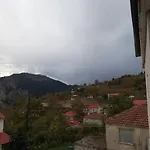 παραδοσιακο σπιτι με εσωτερικο τζακι * Chrysomiléa