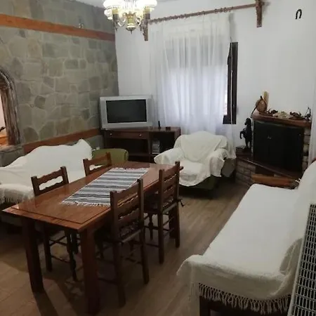 Παραδοσιακο Σπιτι Με Εσωτερικο Τζακι * Chrysomiléa