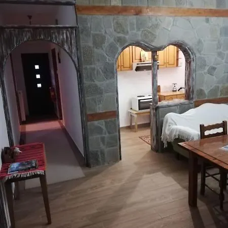 παραδοσιακο σπιτι με εσωτερικο τζακι Apartmán *
