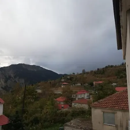 παραδοσιακο σπιτι με εσωτερικο τζακι * Chrysomiléa