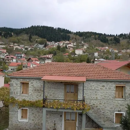 Παραδοσιακο σπιτι με εσωτερικο τζακι *