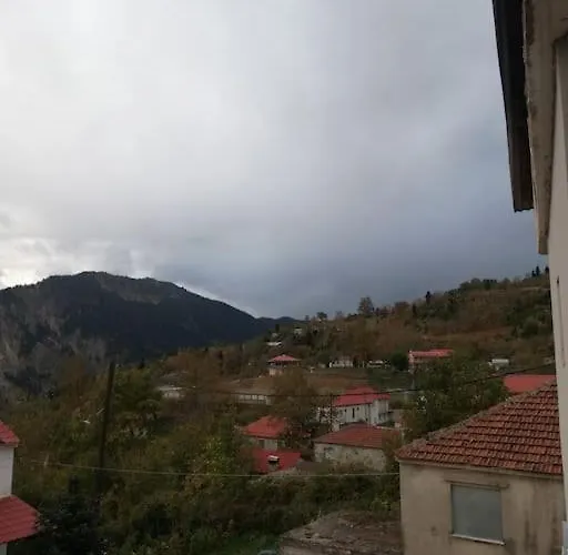 Παραδοσιακο Σπιτι Με Εσωτερικο Τζακι * Chrysomiléa